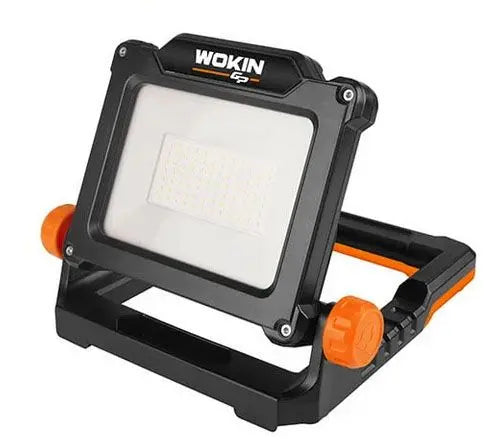 Zwarte Wokin 20V LED werklamp met oranje accenten en een verstelbare standaard.