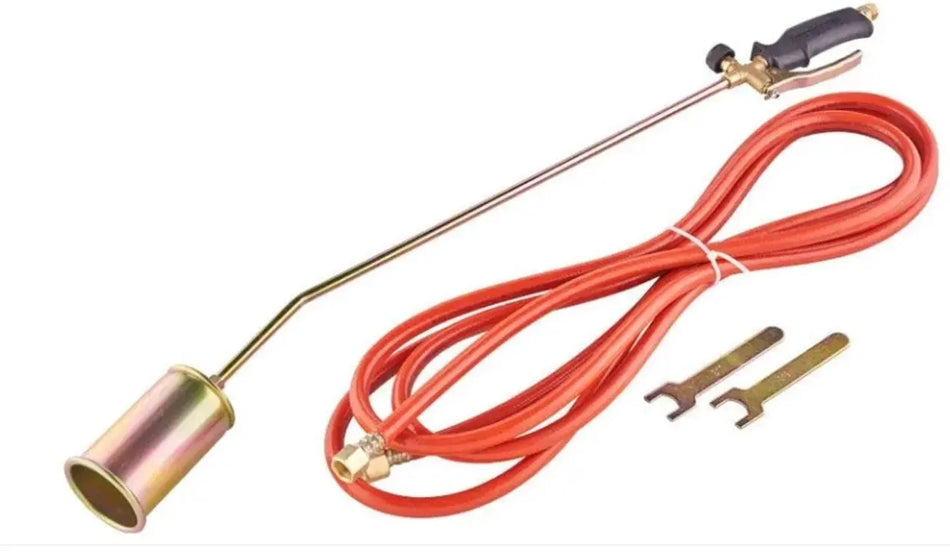 Een 85 cm onkruidbrander met een oranje gasslang en twee moersleutels.