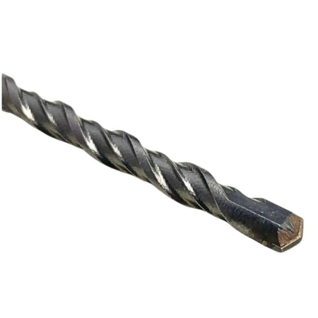 Een SDS+ betonboor van 6 mm met een tweesnijdende kop en spiraalvormige schacht.