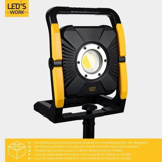 LED's Work 18V Acculamp Werklamp - Incl Adapters - LED Werklamp 5000lm – Klasse 3 • IP54 • IK08 • Dimbaar • Compatibel met Makita, Bosch, DeWalt & Metabo - Top - Tools.nl
