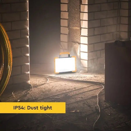 LED's Work Draadloze LED Bouwlamp 5200 - Werkt op accu's van Makita, Bosch, Dewalt, Milwaukee, Metabo – IP54 - Top - Tools.nl